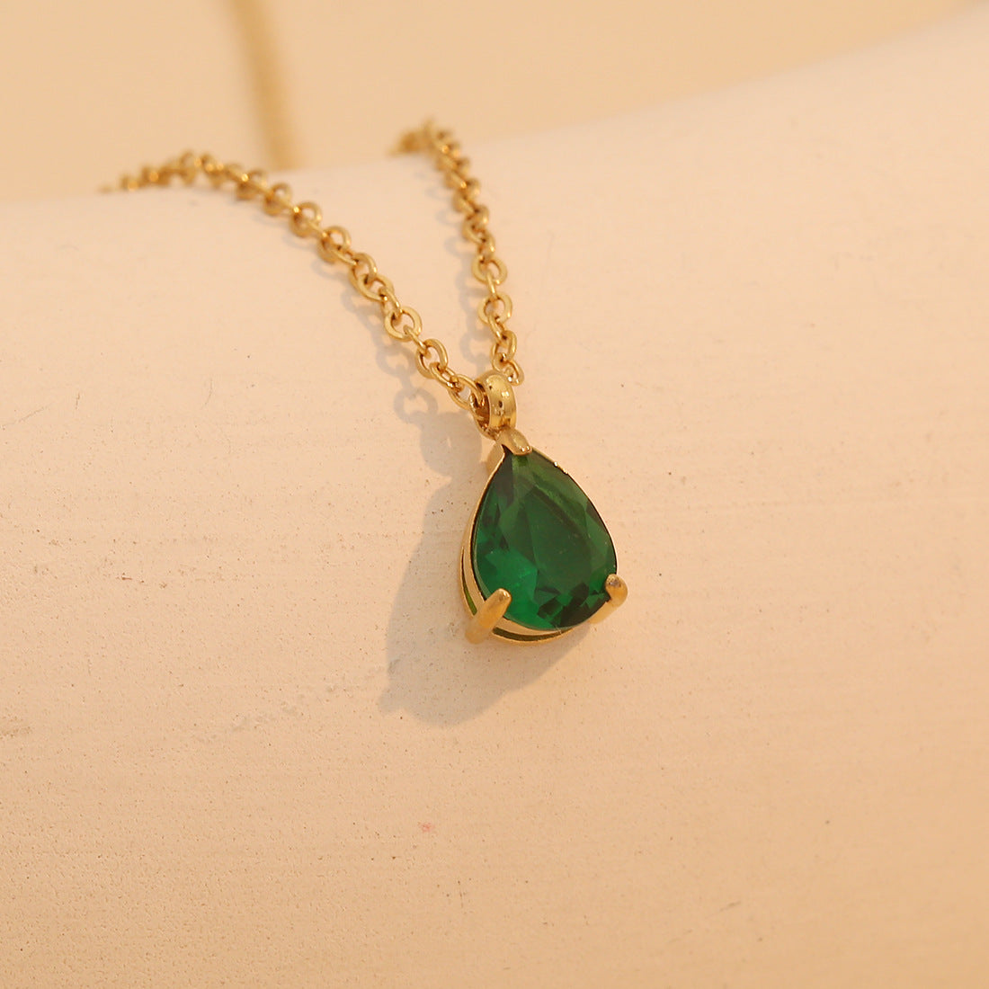 Collana con pendente da donna in acciaio inossidabile a forma di goccia d'acqua, placcata e alla moda