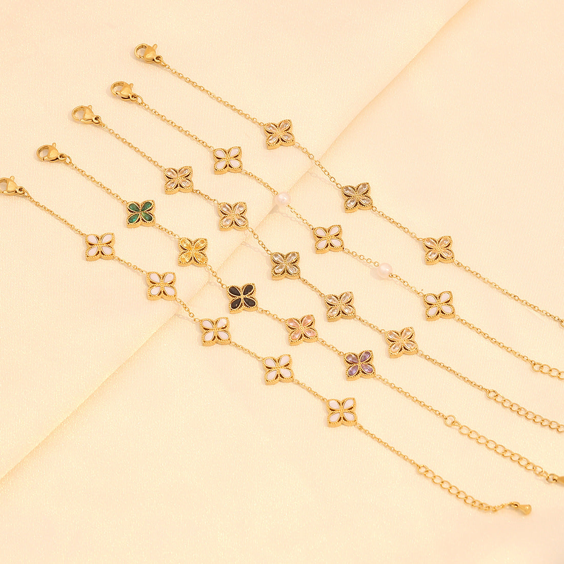 Bracciale da donna stile OL con fiore di zirconi in acciaio inossidabile con finitura placcata