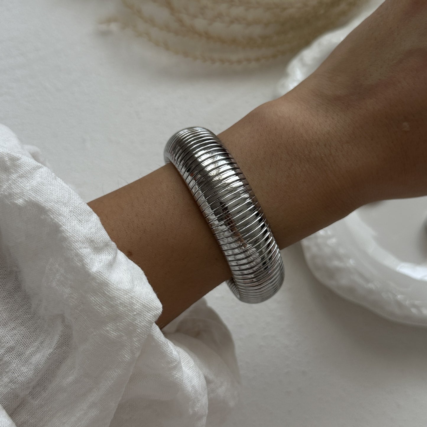 Bracciale da donna in lega traforata placcata alla moda