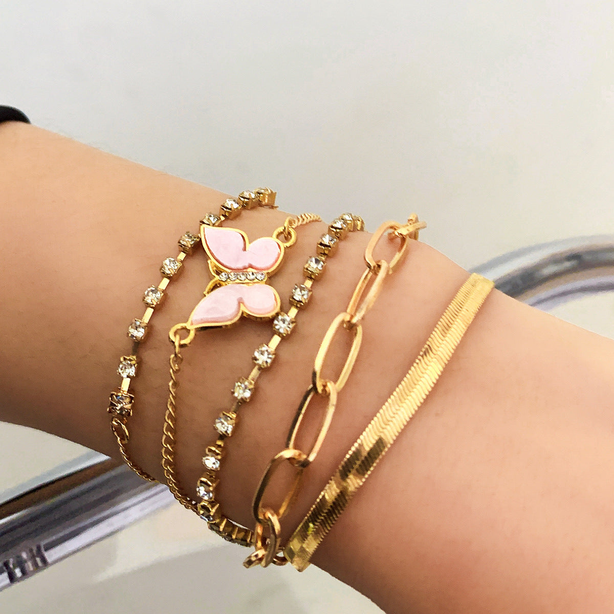 Bracciale a forma di farfalla in lega con intarsio di strass da donna, design minimalista a catena serpente, stile fresco e dolce
