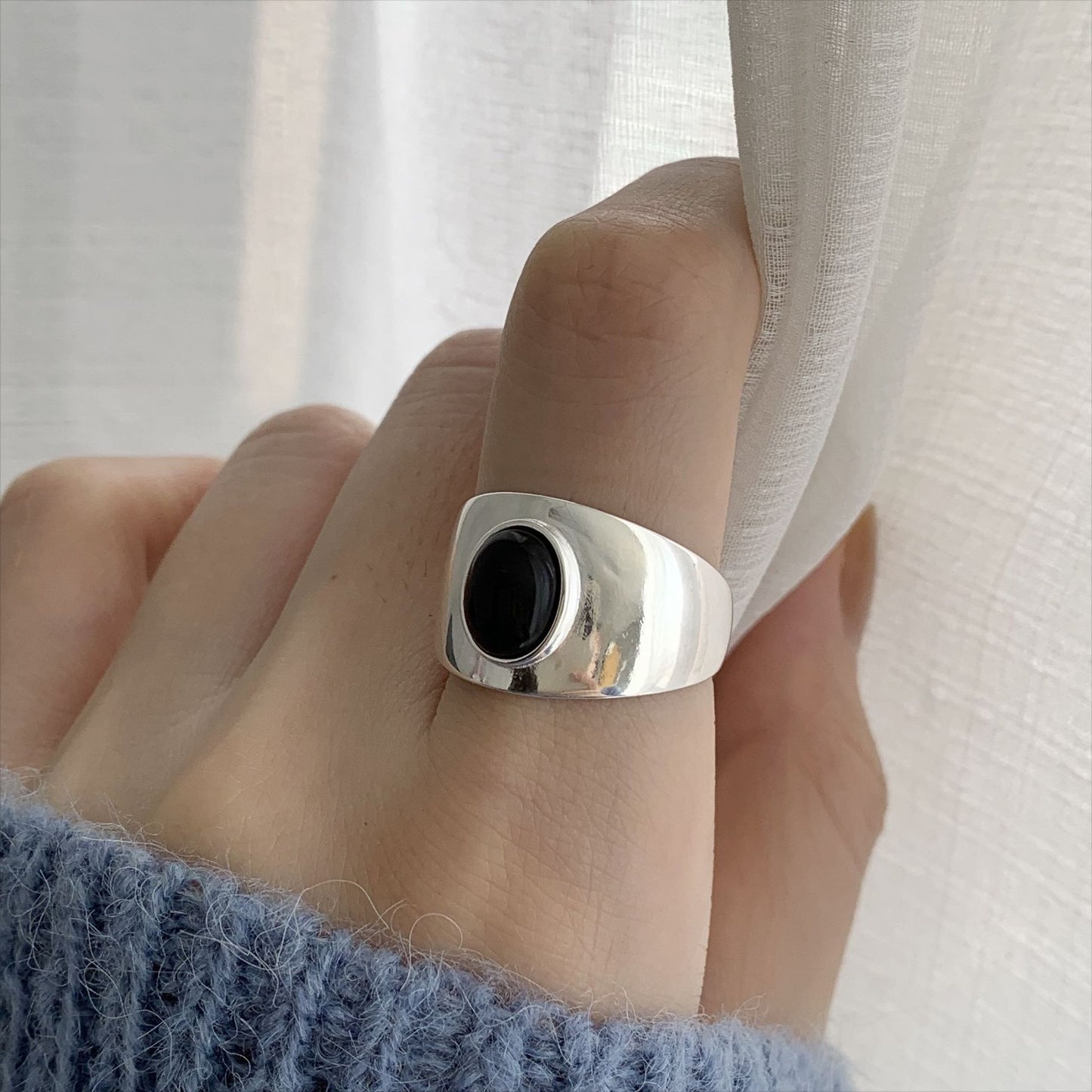 Minimalist 925 Sterling Silver Round Inlaid Black Agate Polka Dot Ring for Women