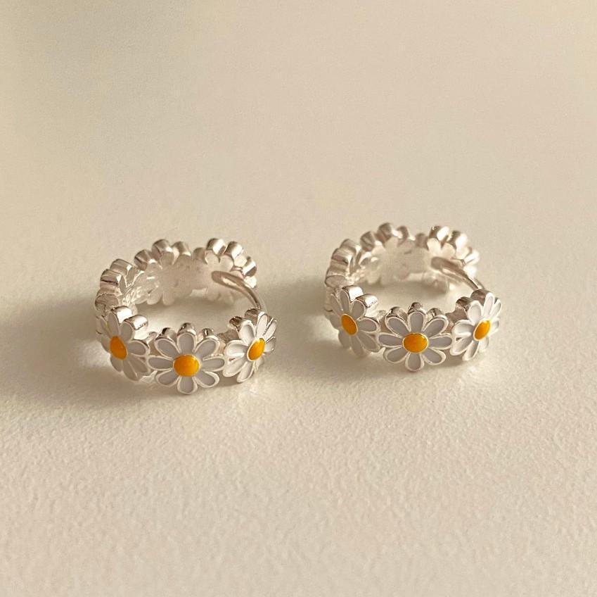 Minimalist Daisy-Shaped 925 Sterling Silver Stud Earrings for Women with Polished Finish