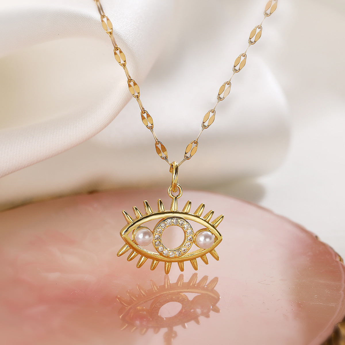 Collana con ciondolo minimalista a occhio di Allah geometrico da donna con base in rame placcata in oro vero e intarsio in zirconi