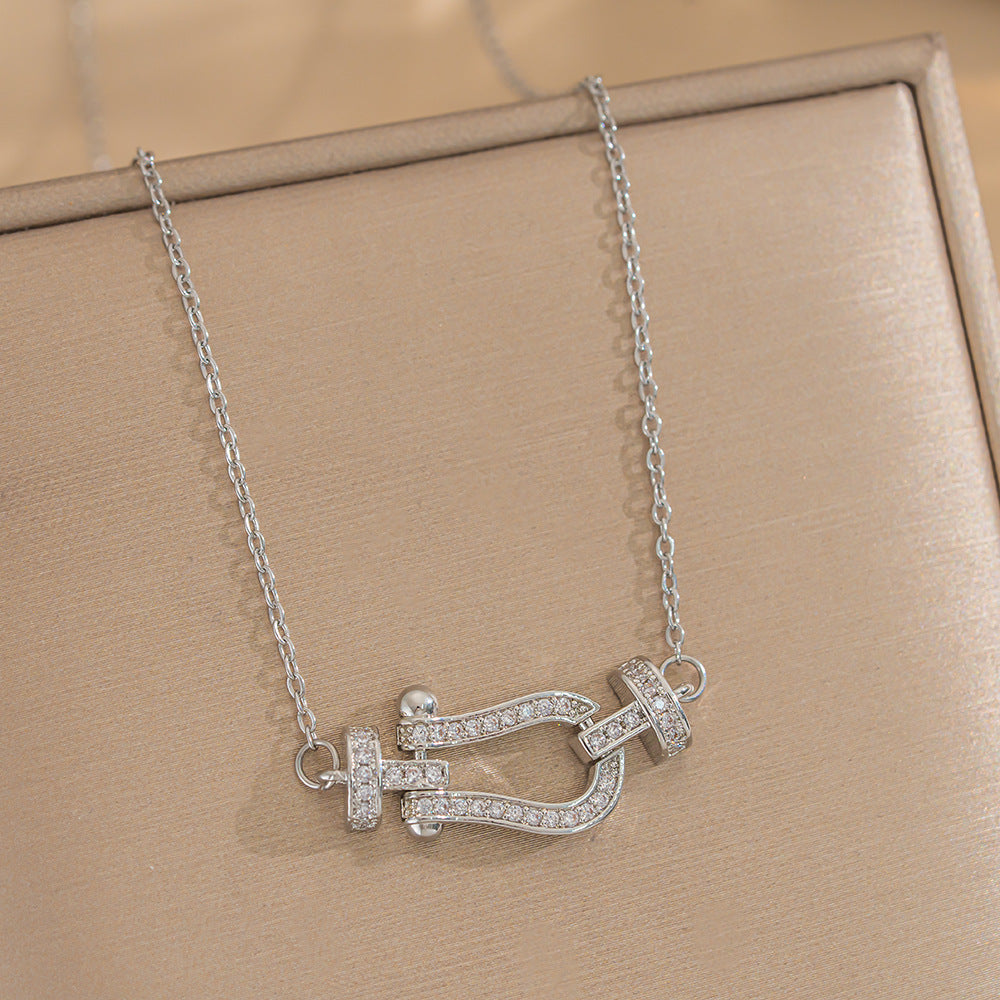 Collar minimalista geométrico de titanio bañado en acero para mujer con circonita cúbica incrustada y cadena cruzada