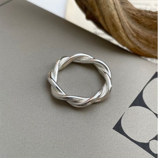 Anello Minimalista a Corda Intrecciata Geometrica in Argento Sterling 925 con Finitura Testurizzata