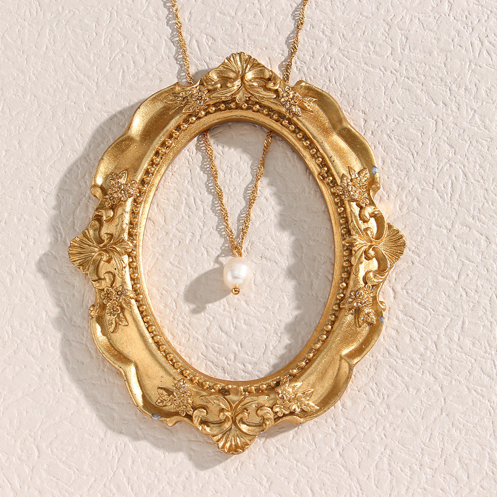 Collana da donna alla moda geometrica in acciaio inossidabile placcato con ciondolo a perla, catena ondulata e perla d'acqua dolce