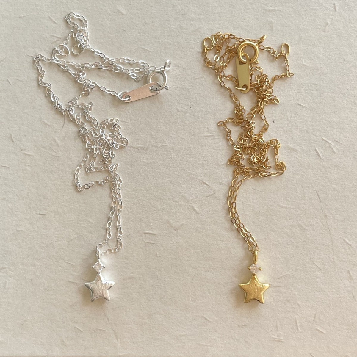 Collana con Pendente a Stella Minimalista Tonalità Fredda in Argento Sterling 925 con Finitura Spazzolata