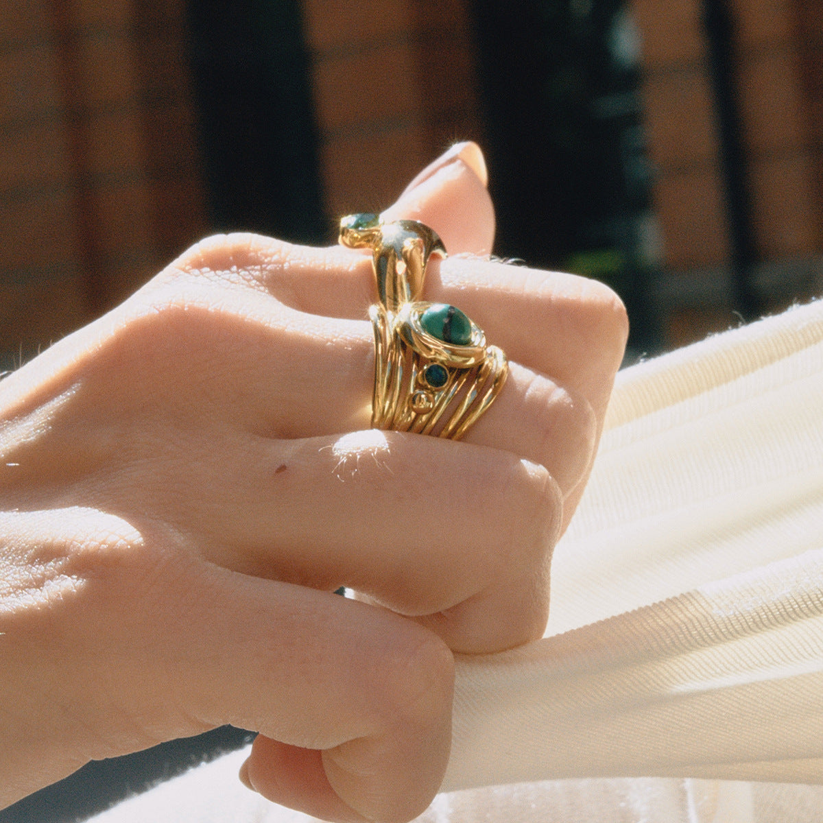 Anillo de Acero Inoxidable de Titanio Geométrico Chapado para Mujer con Acento de Malaquita, Accesorio de Moda Lujoso y Minimalista