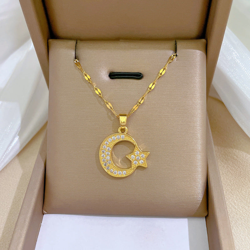 Collana da donna lussuosa e minimalista in acciaio al titanio con luna intarsiata di strass, dolce ciondolo geometrico