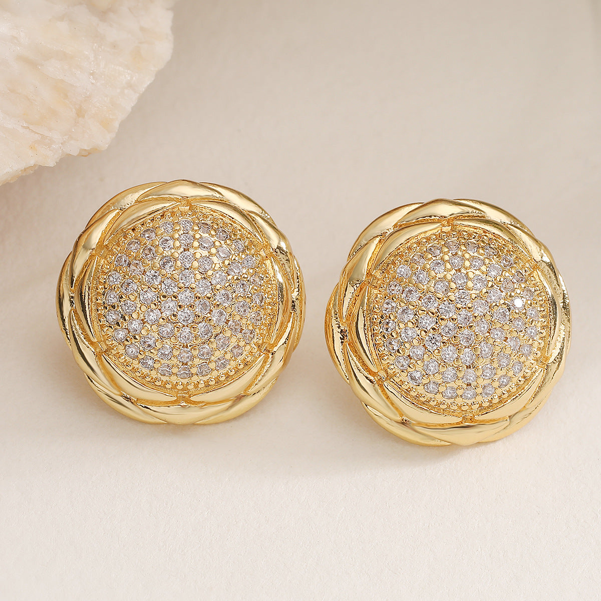 Elegant Minimalist Heart Shaped Brass Gold Plated Cubic Zirconia Stud Earrings for Women