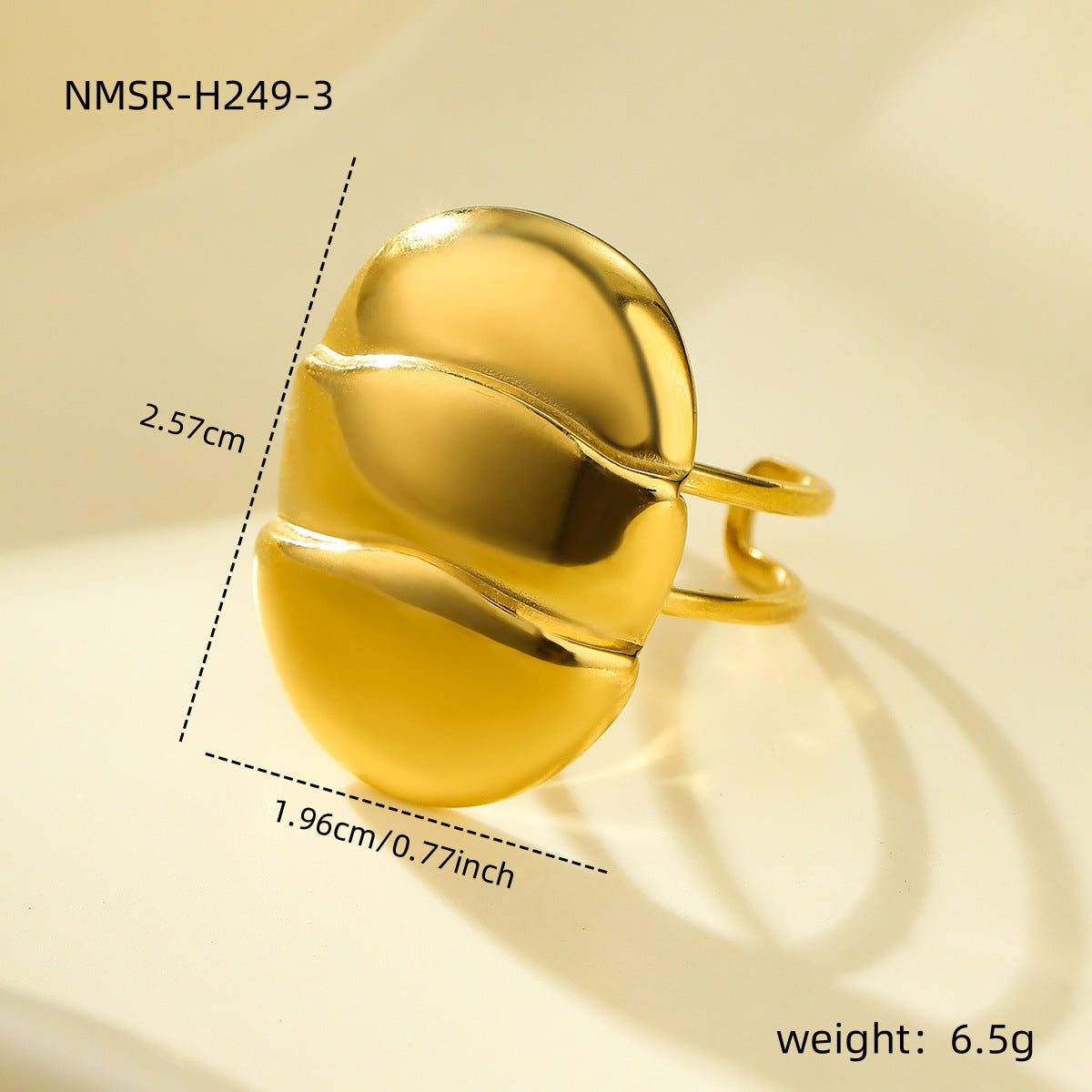 Anillo de titanio de acero inoxidable geométrico con baño de oro de 18 quilates, superficie lisa y textura hueca, estilo elegante para mujer de oficina