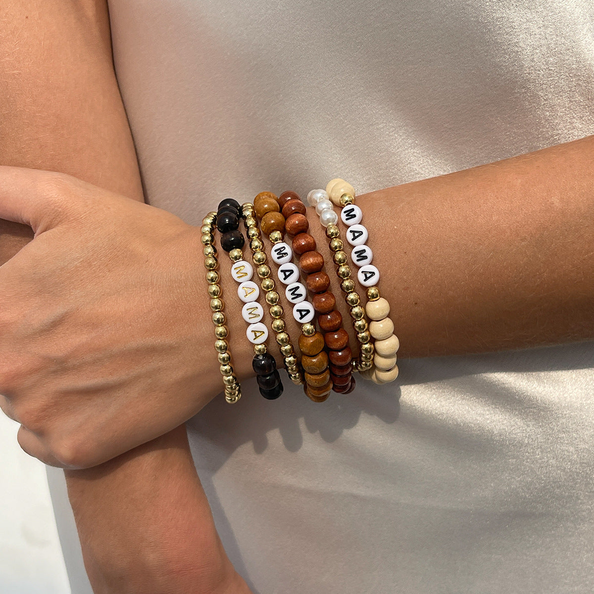 Pulsera de cuentas geométrica minimalista con letras MAMA para mujer con cuentas de arcilla polimérica, acrílico y CCB, joyería apilable hecha a mano