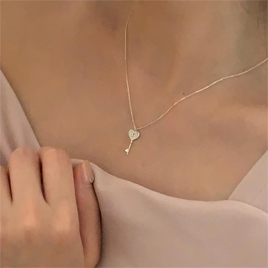 Minimalist Cold-Tone Heart-Shaped Key Pendant Necklace in 925 Sterling Silver with Zircon Accents