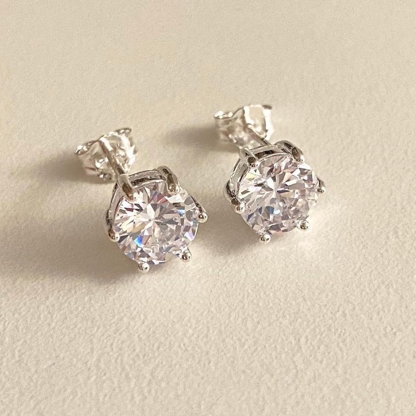 Orecchini a perno con zirconi cubici a goccia placcati oro bianco in argento sterling 925, eleganti e minimalisti