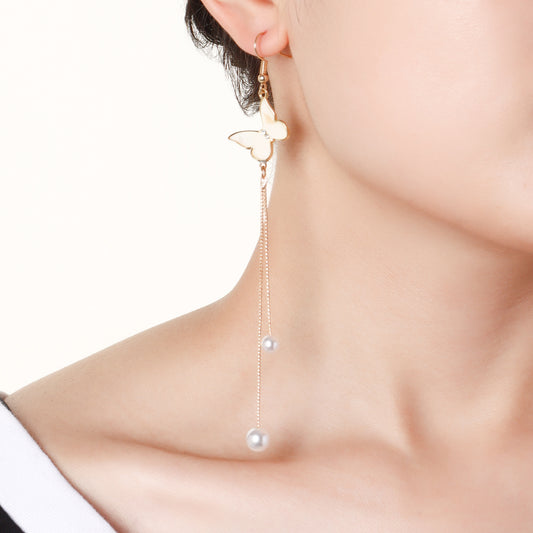 Pendientes largos de borla de estilo vintage con perlas simuladas y diseño de mariposa en aleación con acabado chapado para mujer