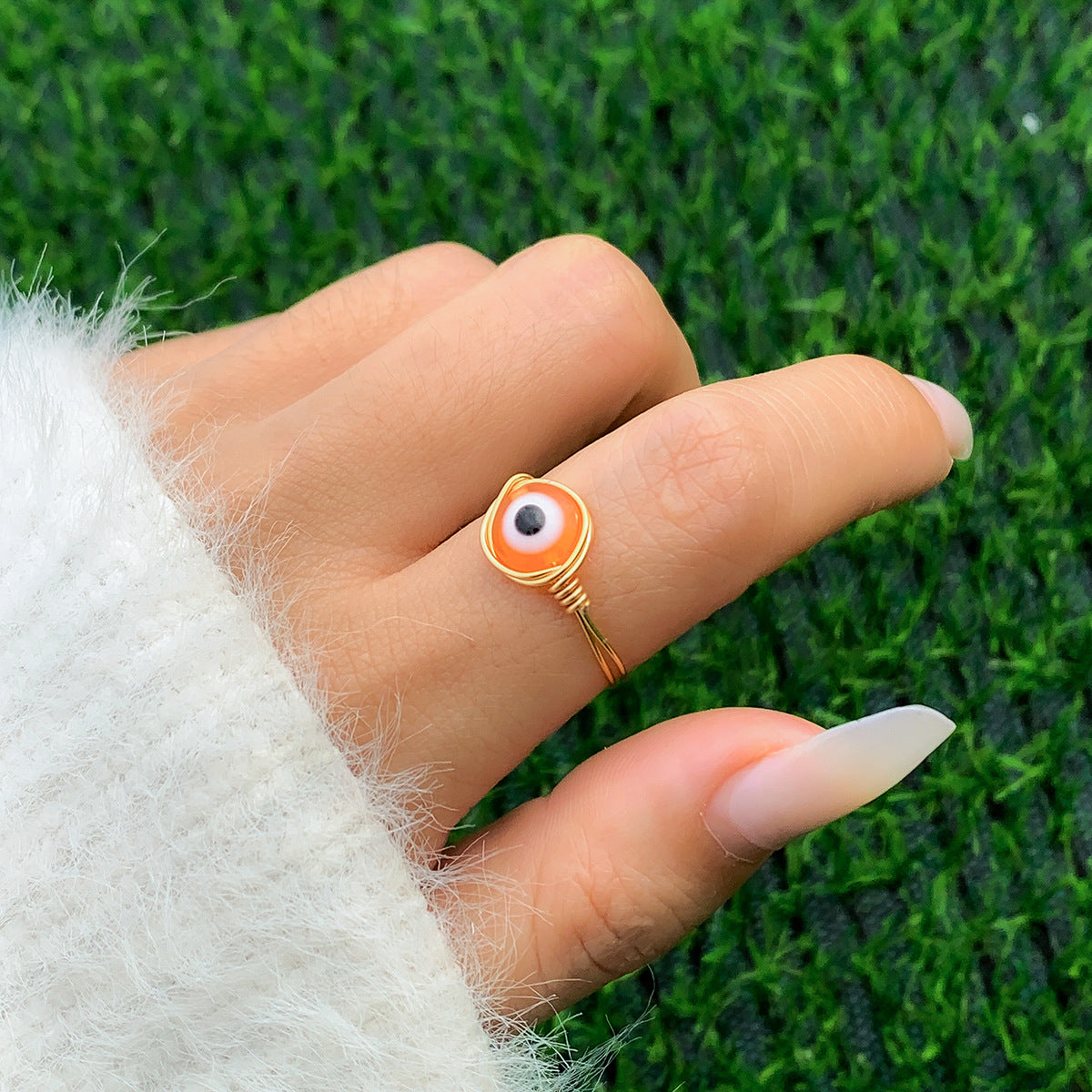 Anillo rústico de cobre hecho a mano con forma geométrica irregular e incrustaciones de cristal para mujer