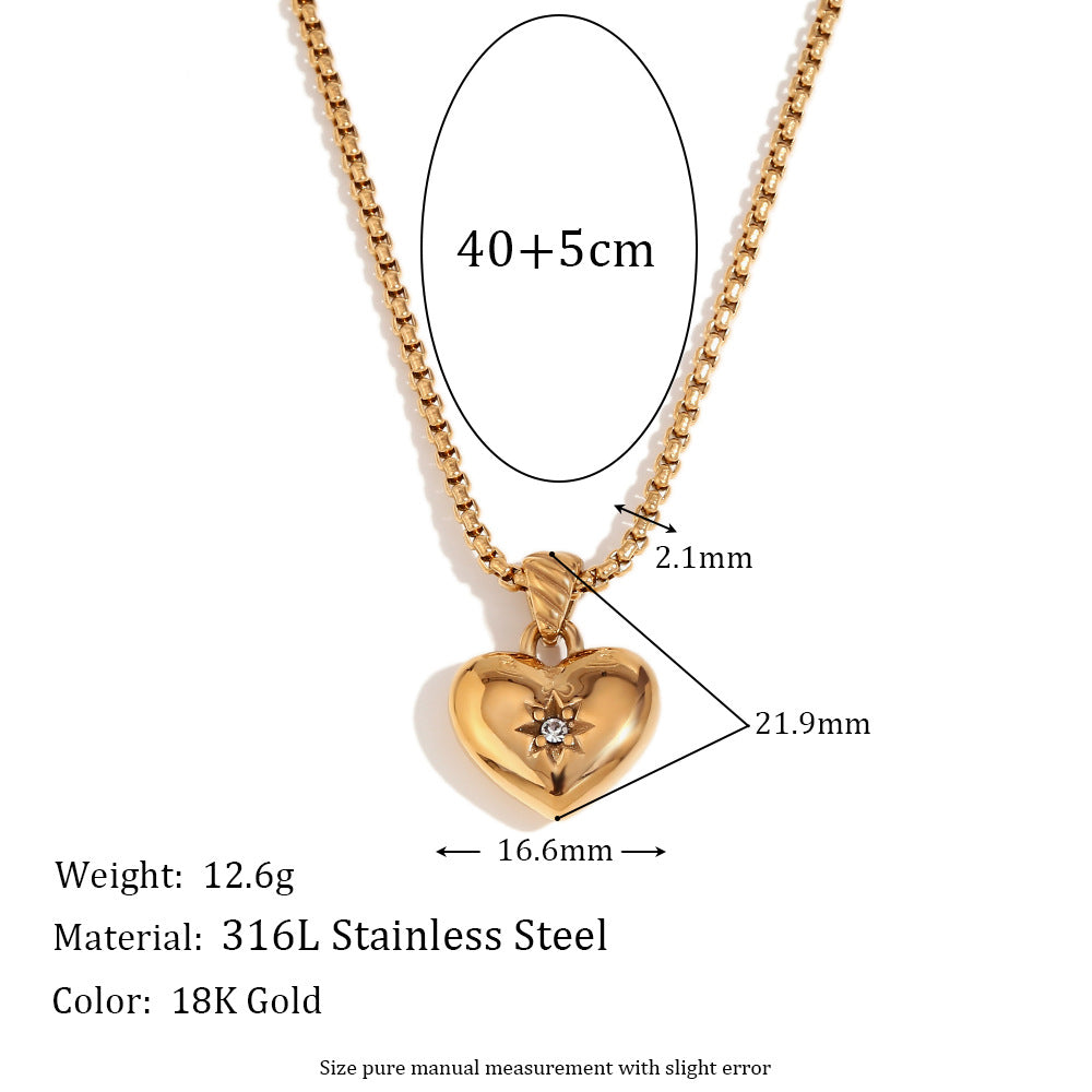 Collana con ciondolo a cuore in acciaio al titanio ispirata al vintage con placcatura in oro 18 carati e zirconi cubici per donna