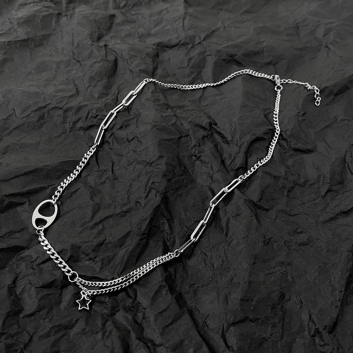 Collana con Nappa a Naso di Maiale Retro Chic per Donna con Ciondolo Geometrico in Acciaio al Titanio con Dettaglio a Stella Catena Clavicola Minimalista