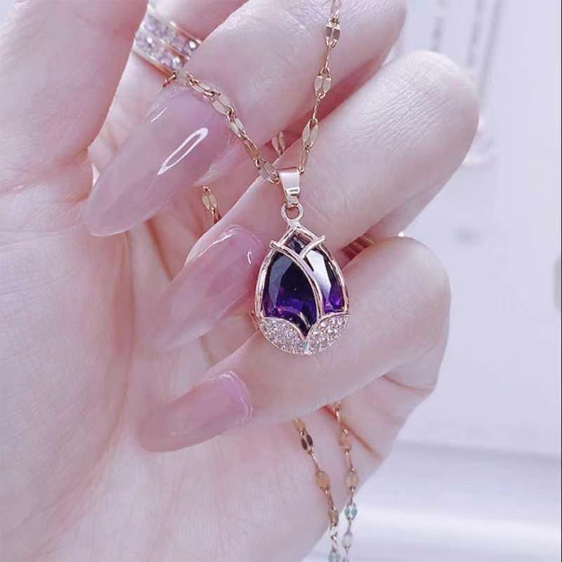 Tulip-Shaped Pendant Necklace for Women in Titanium Steel with Plated Finish, Minimalist Botanical Design, Delicate Clavicle Chain