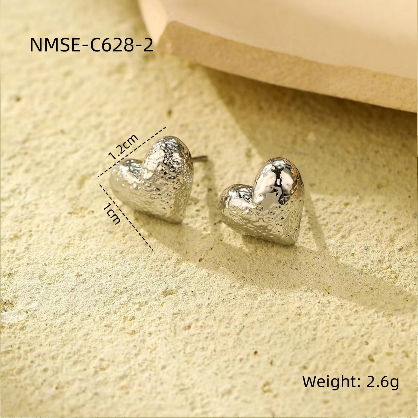 Orecchini a perno a forma di cuore con texture, in acciaio inossidabile galvanizzato, tonalità fredda, stile minimalista, da donna