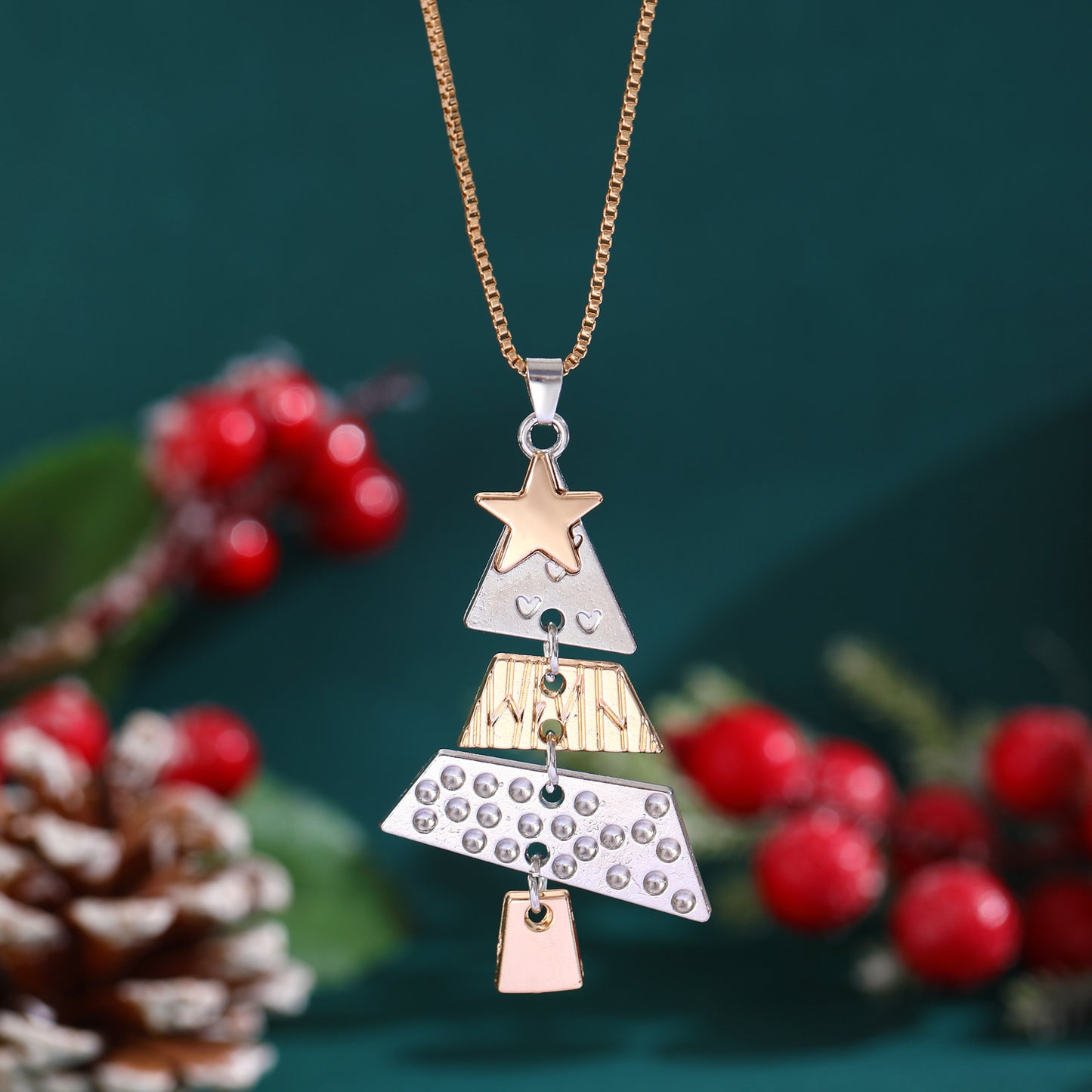Pendientes largos colgantes de aleación geométrica con diseño de árbol de Navidad y acabado chapado en oro para mujer