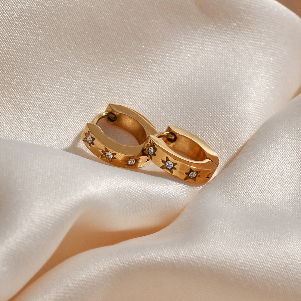 Pendientes de tuerca de acero inoxidable geométricos minimalistas de moda con baño de oro de 18 quilates y detalles de estrella de circonita para mujer