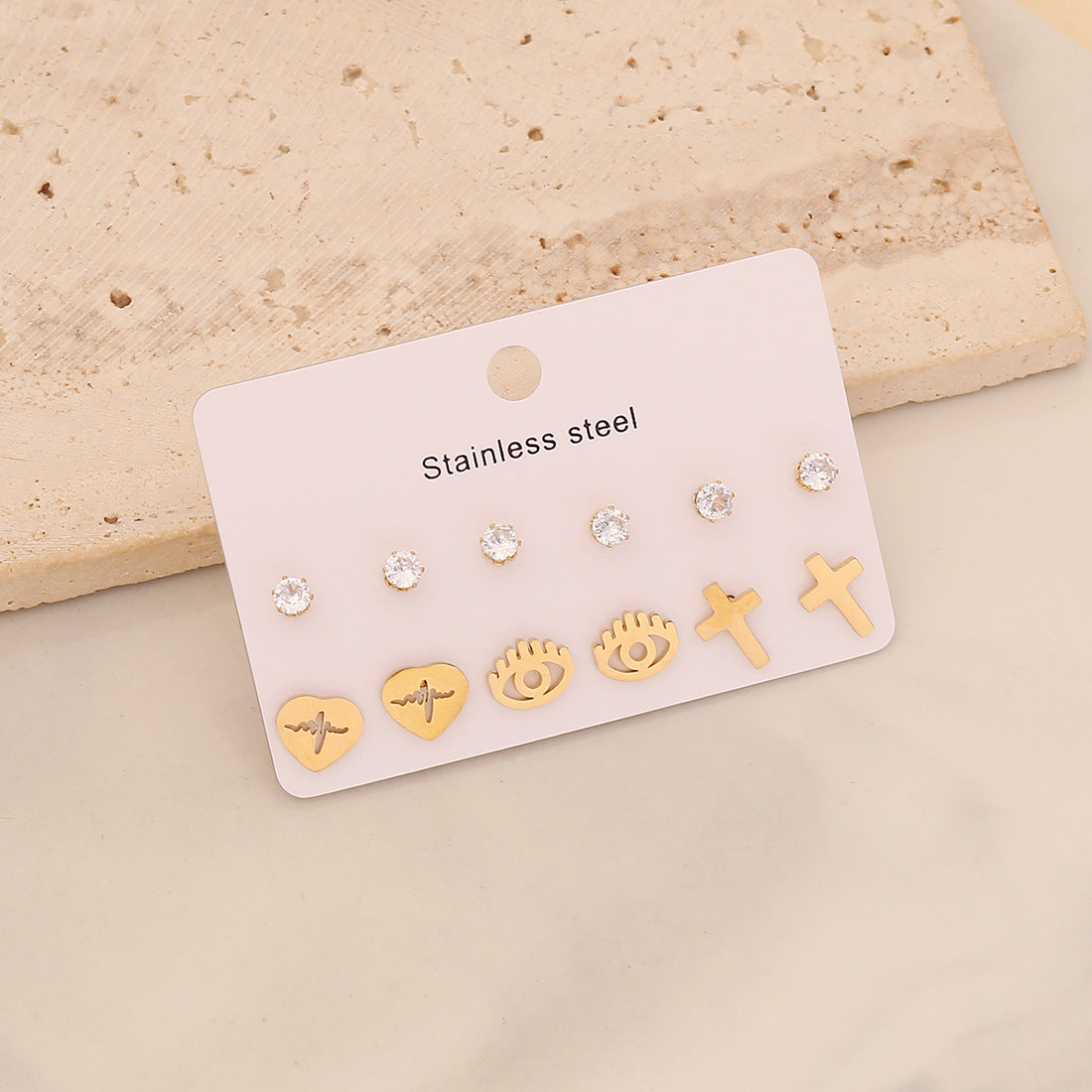 Orecchini a perno con graziosi cuori e farfalle in acciaio inossidabile con strass e finitura placcata da donna