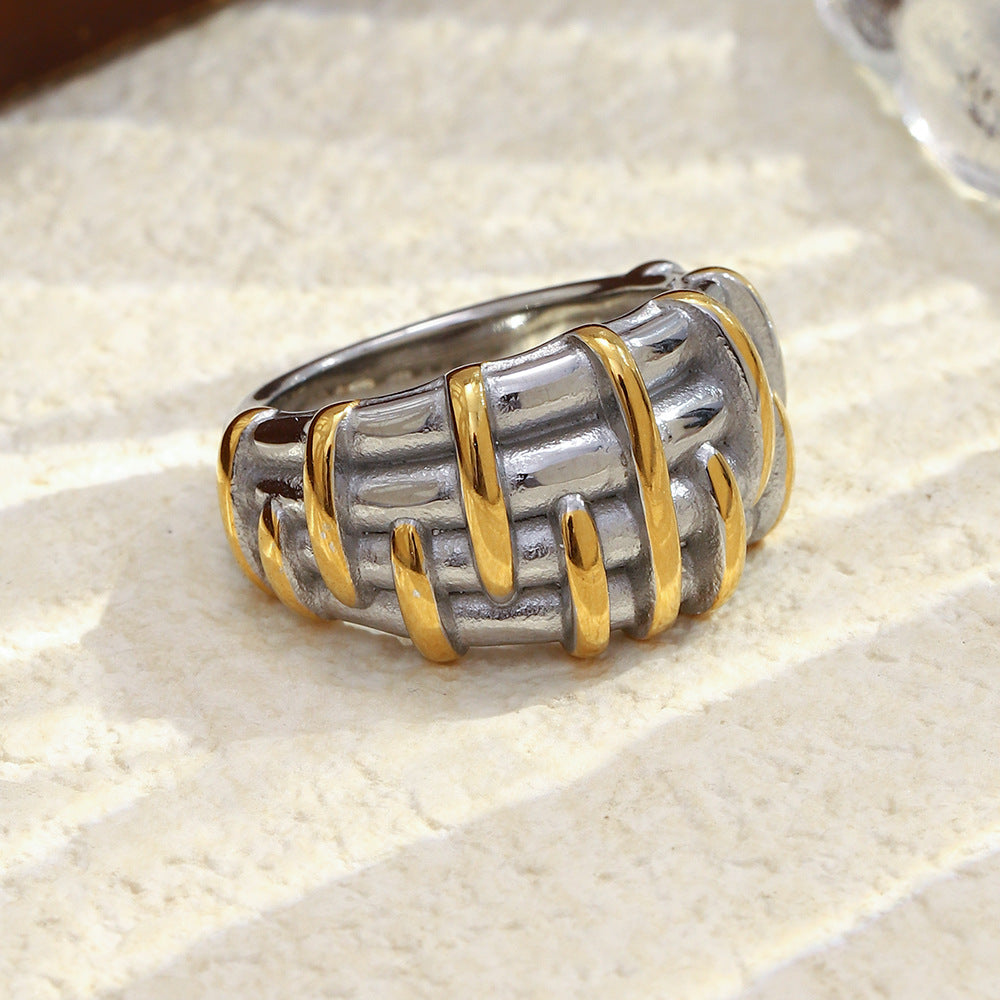 Anello a fascia incrociata in acciaio inossidabile placcato oro 18 carati con design geometrico minimalista per donna - Accessorio di lusso alla moda