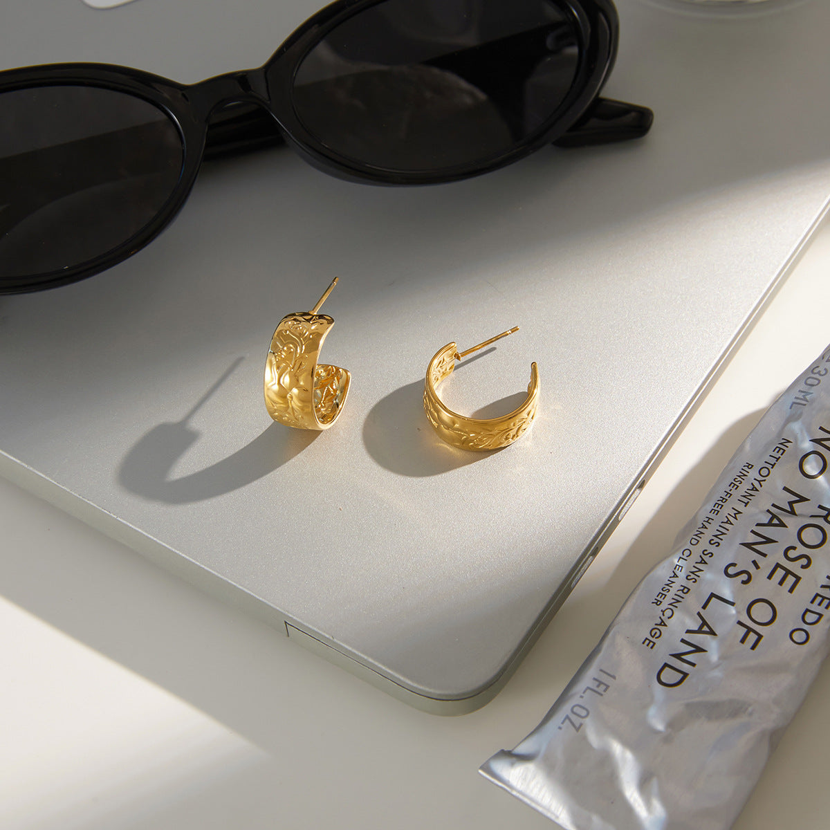 Orecchini a cerchio a C a fiore geometrici lussuosi e minimalisti in acciaio inossidabile placcato oro 18K, gioielli di moda per donna