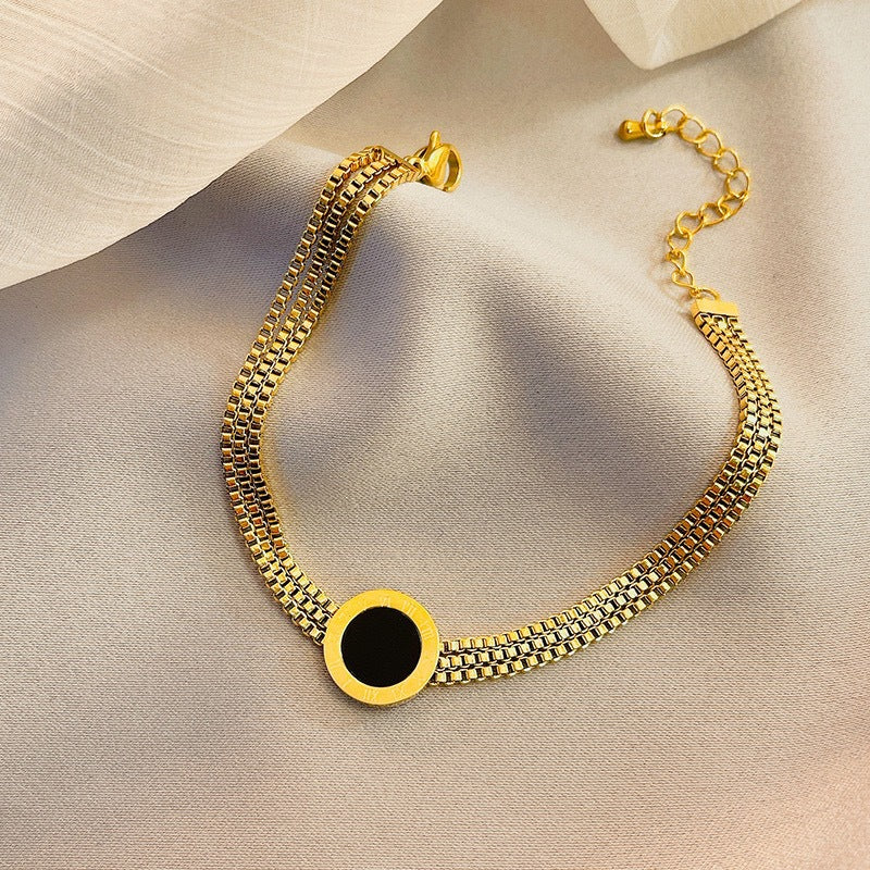 Bracciale rotondo pendente a tre strati minimalista con numeri romani da donna in acciaio al titanio con intarsio di strass