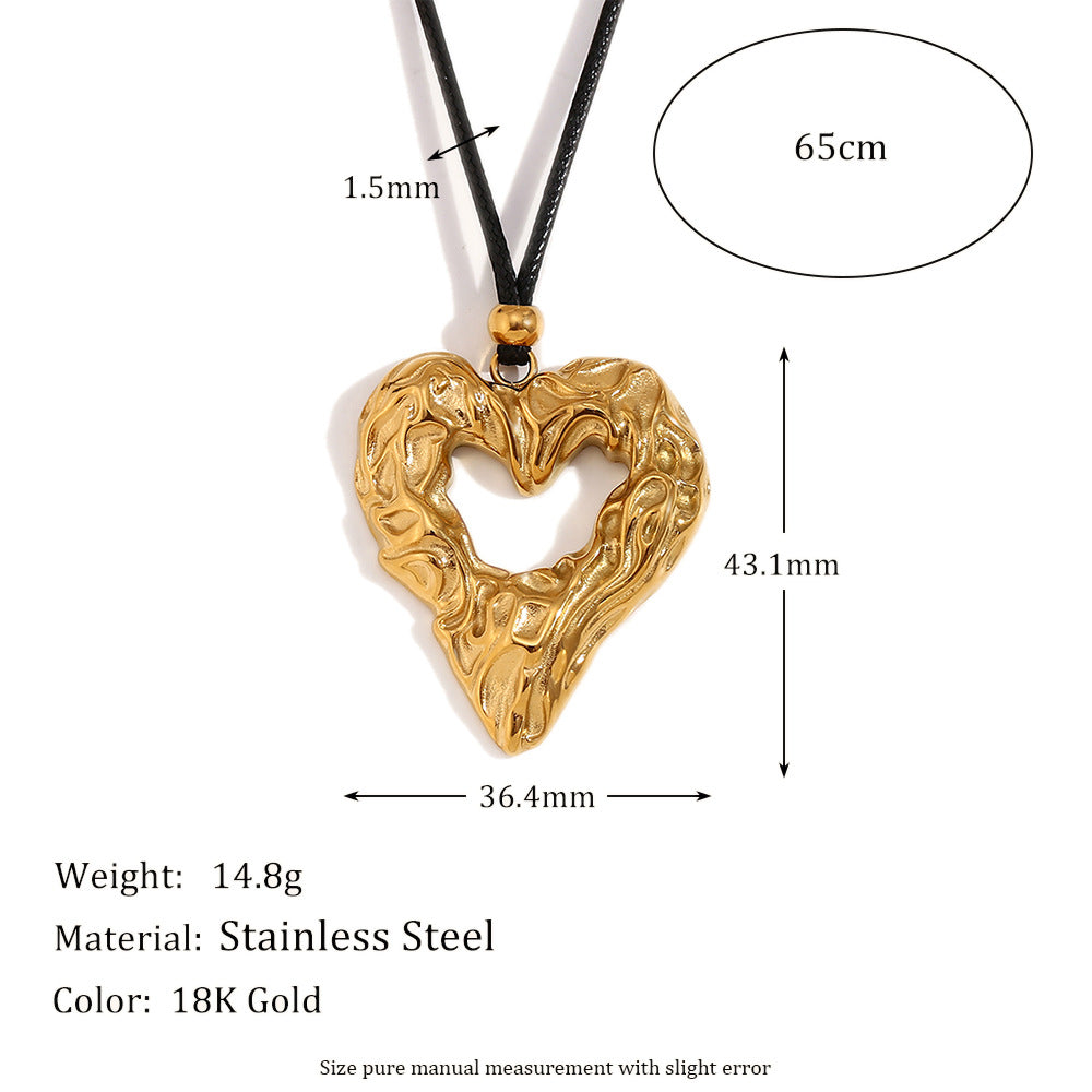 Collana con ciondolo a cuore cavo, minimalista vintage, con texture martellata, in acciaio inossidabile placcato oro 18 carati da donna