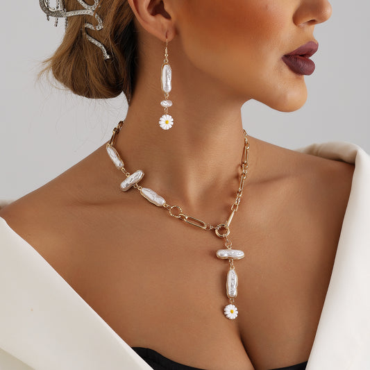Collana alla moda da donna con forme geometriche, pendente in metallo e finitura placcata su catena clavicola