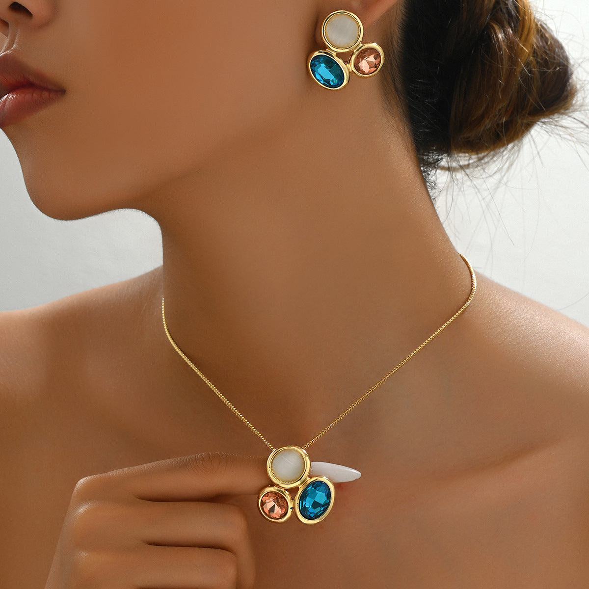 Collana con Pendente Geometrico Minimalista e Orecchini per Donna Rame con Intarsi Dorati e Pietre Semipreziose Multicolori