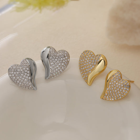 Pendientes minimalistas de cobre en forma de corazón con baño de oro de 18K y circonita micro-pavé para mujer