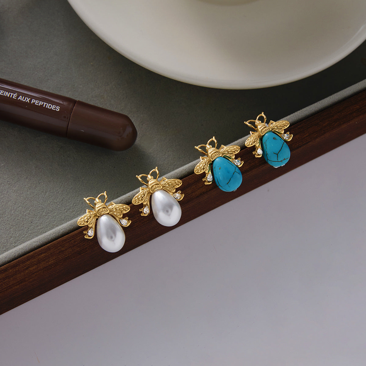 Pendientes de botón minimalistas geométricos de acero de titanio con circonita y perlas de imitación para mujer
