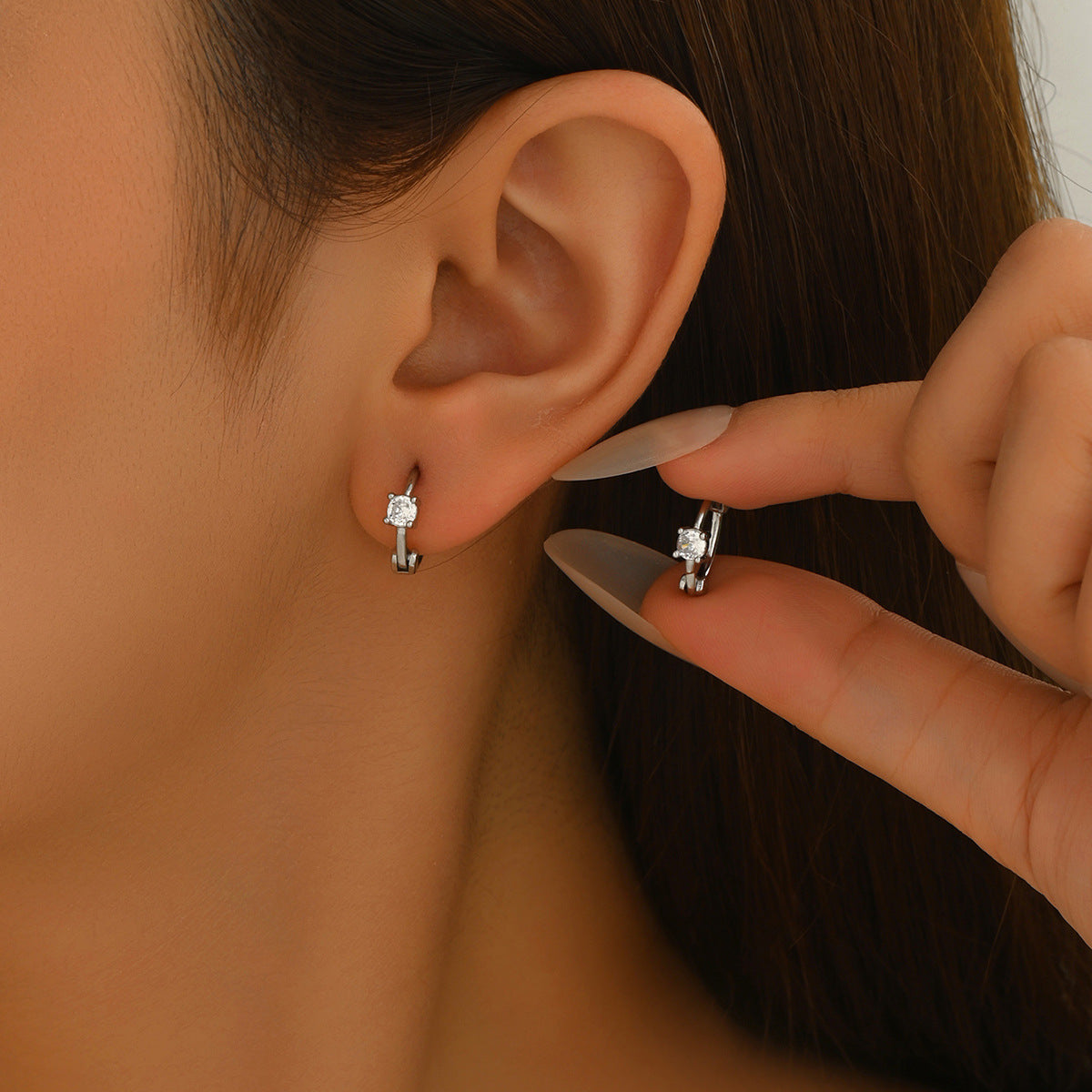 Pendientes Minimalistas Geométricos para Mujer con Incrustaciones de Circones sobre Base de Cobre y Postes de Acero Inoxidable