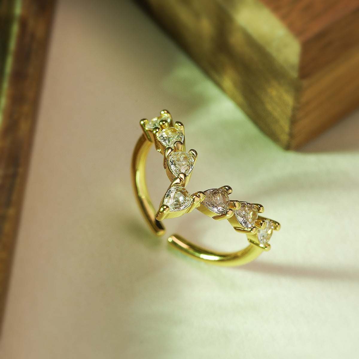 Anello aperto geometrico minimalista da donna in rame con zirconi micro-incastonati