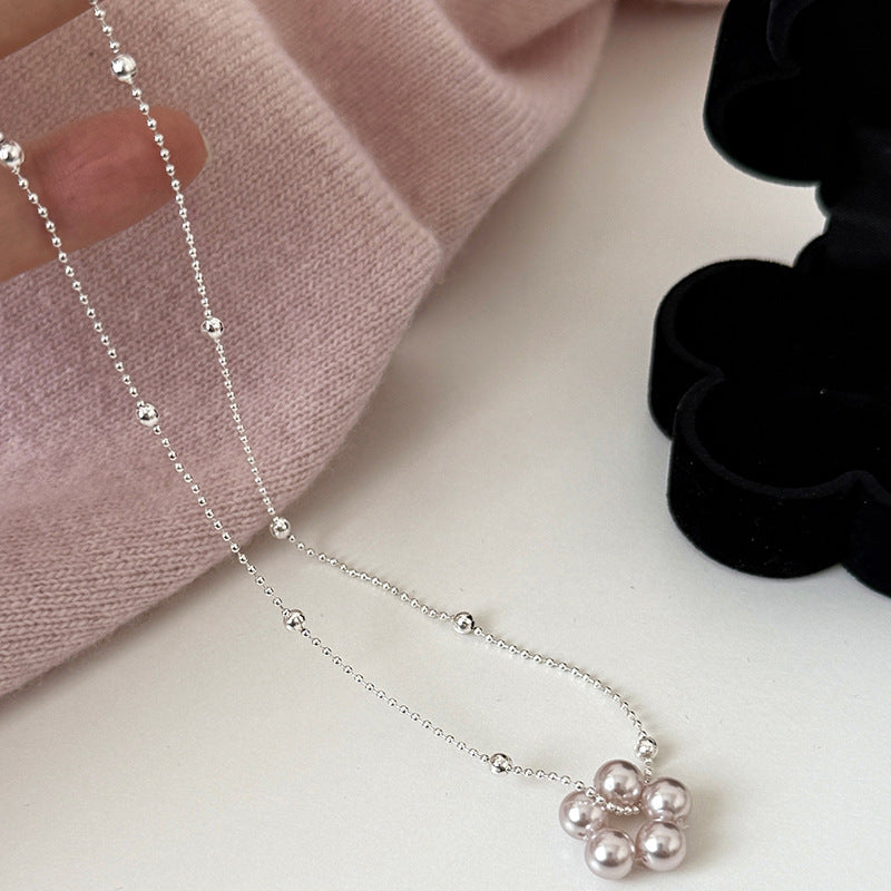 Elegante collana di perle in stile francese con motivo floreale a perline rotonde, catena clavicola placcata oro, gioielli da donna vintage minimalisti per l'uso quotidiano