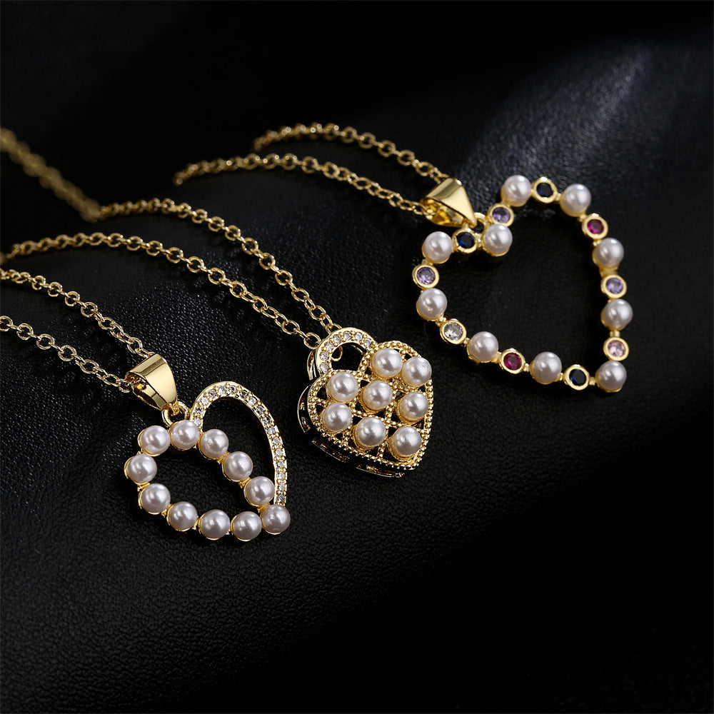 Collana con ciondolo a cuore vuoto minimalista in rame placcato oro 18K e intarsio di zirconi