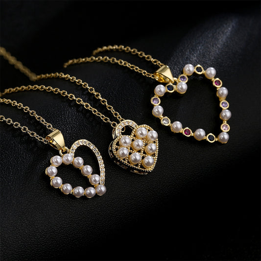 Collana con ciondolo a cuore vuoto minimalista in rame placcato oro 18K e intarsio di zirconi