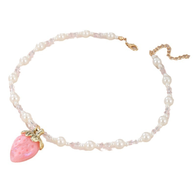 Collar con colgante en forma de fresa para niñas con detalles de cristal de colores arcoíris en cadena de cuentas