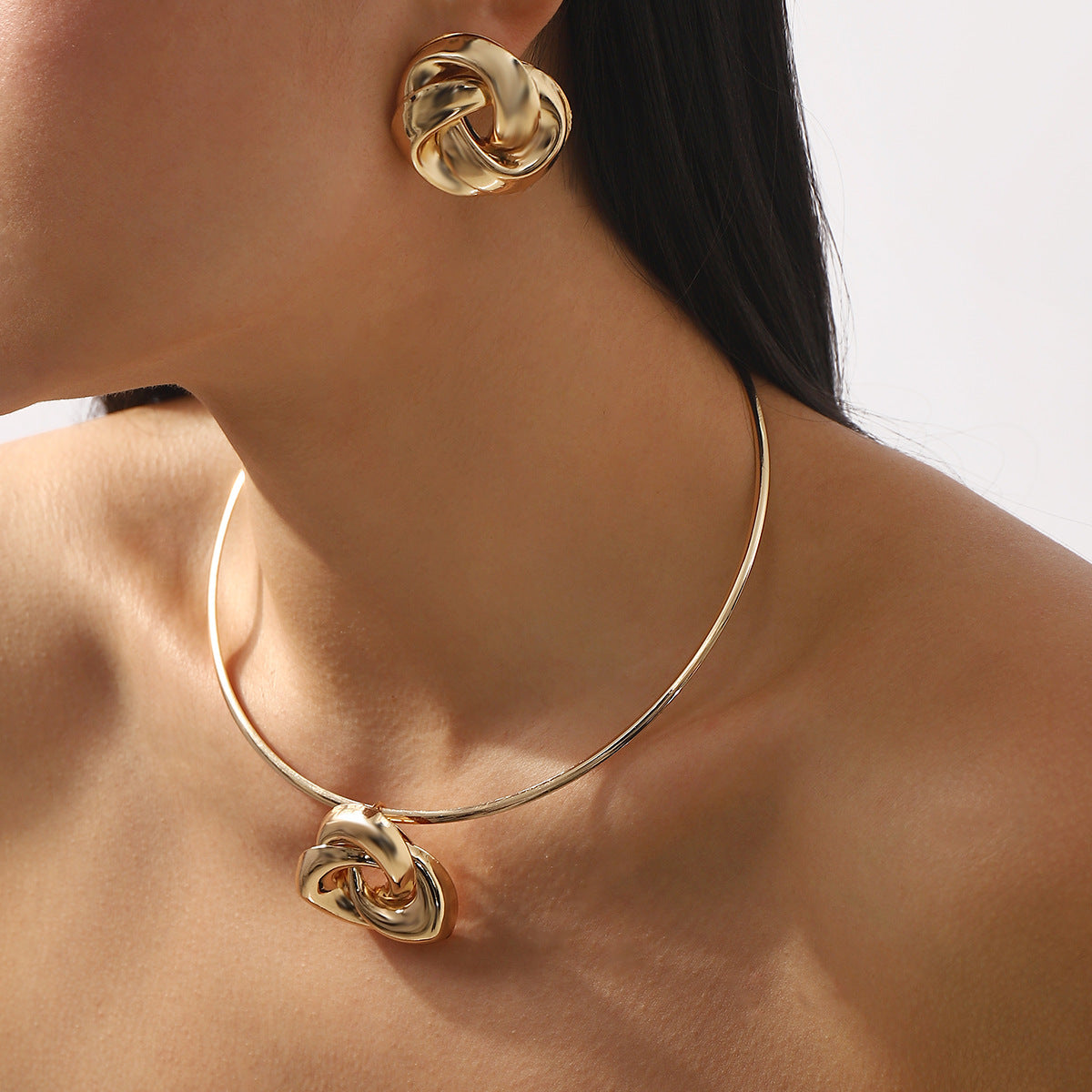 Set Collana con Pendente Geometrico Minimalista e Orecchini in Lega con Finitura Galvanica da Donna