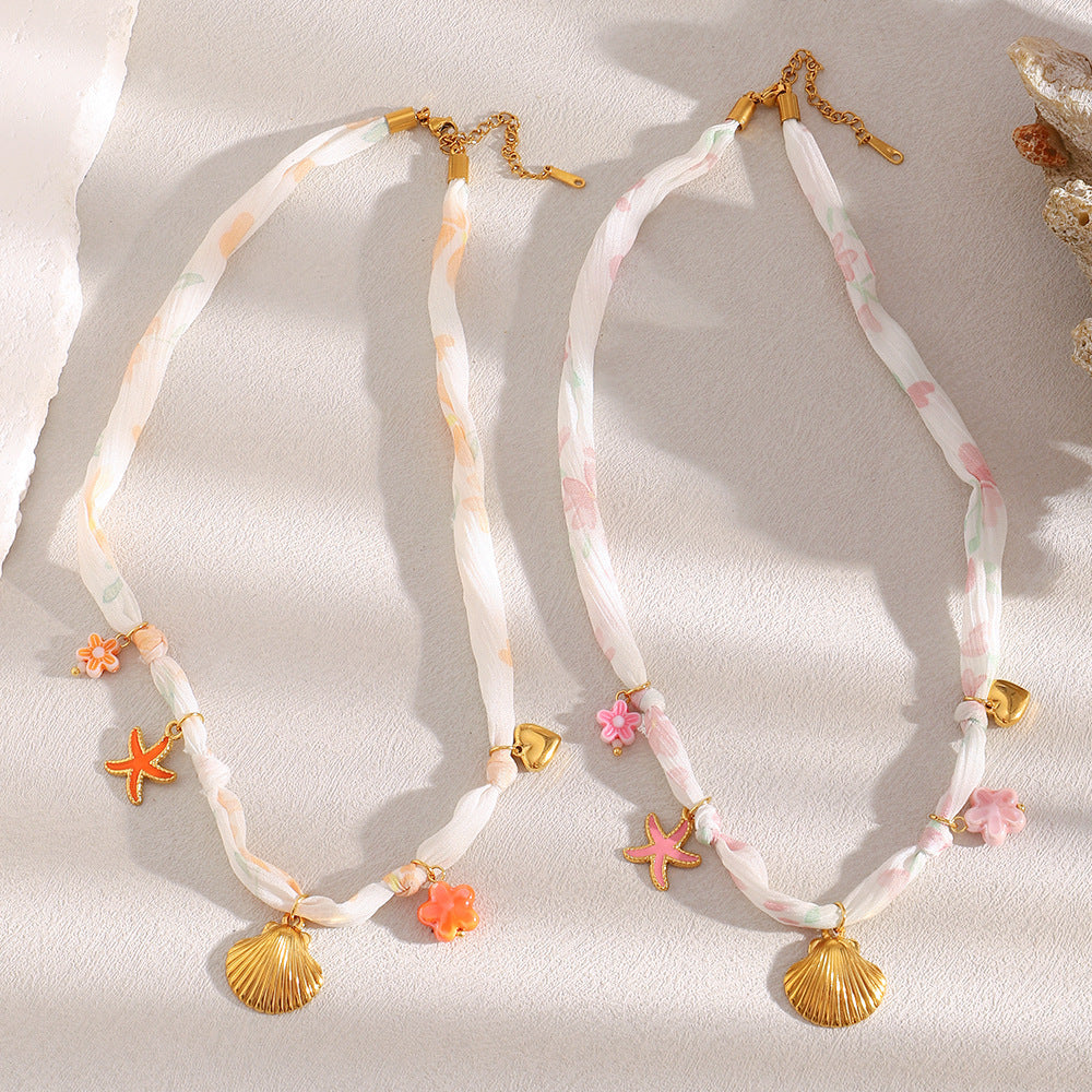 Elegante Collana con Ciondolo a Cuore in Acciaio Inossidabile, Placcatura in Oro 18K e Intarsio in Conchiglia Naturale, da Donna