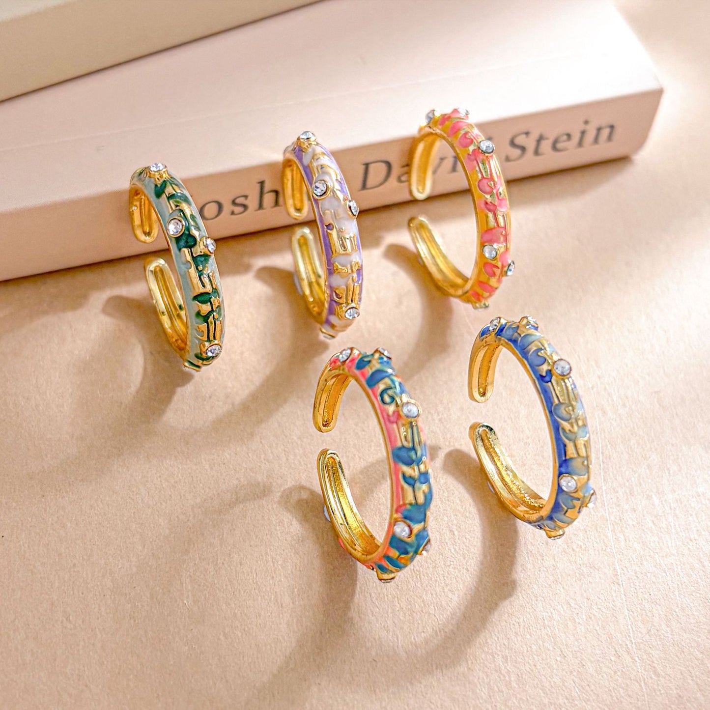 Sweet Minimalist Gold Plated Brass Ring with Rhinestone Inlay and Drip Oil Floral Heart Design for Women