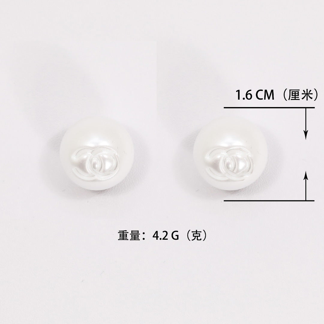 Orecchini placcati in argento sterling 925 a forma di lettera C con perle imitate, dolci ed eleganti