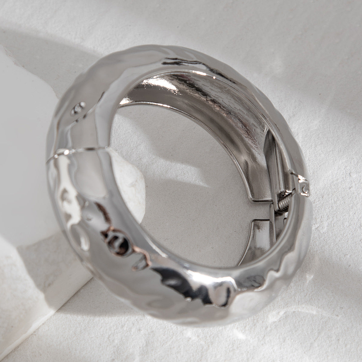 Elegant Round Plated Zinc Alloy Bangle Bracelet Irregular Design Fashion Business Jewelry