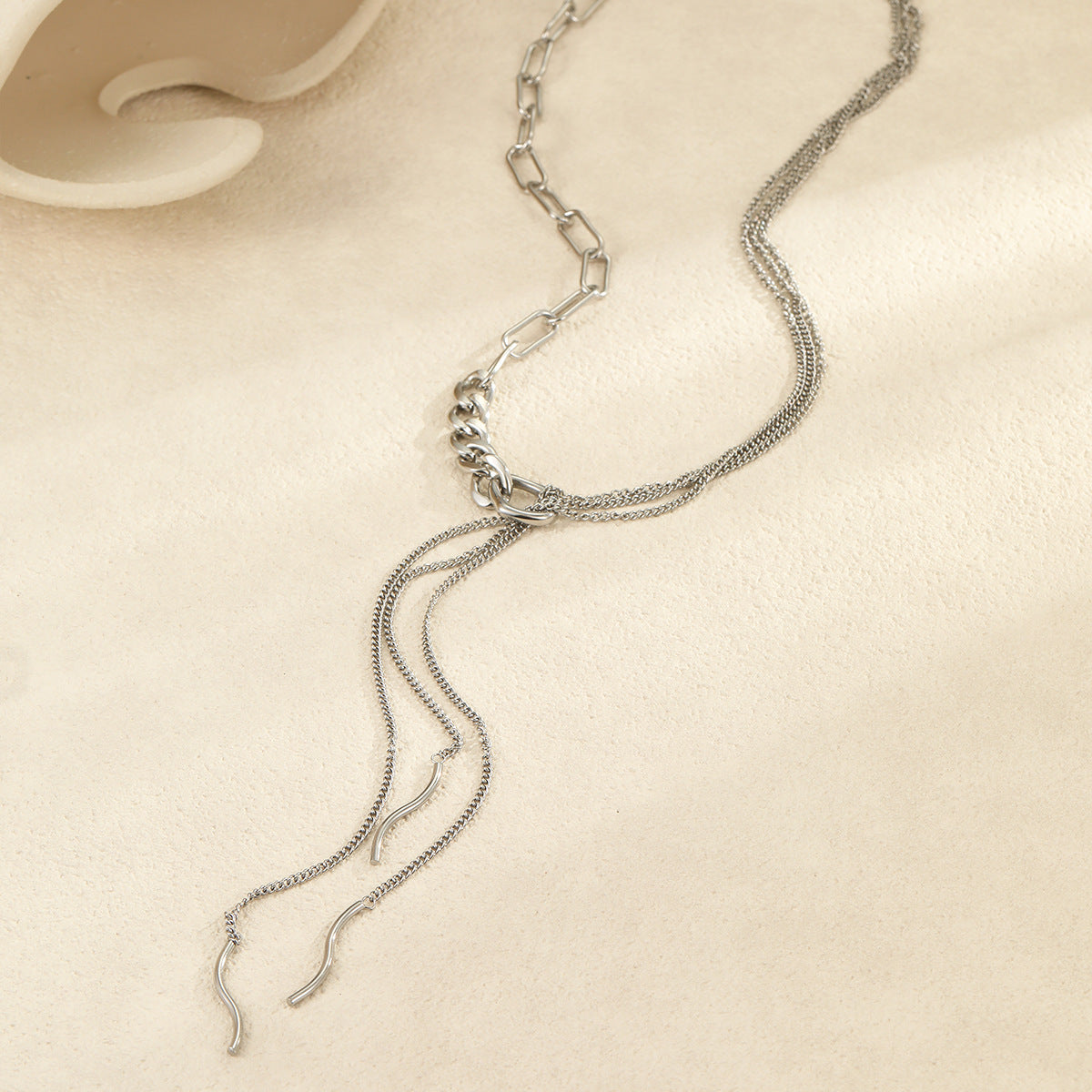 Collar minimalista geométrico de acero de titanio con acabado chapado para mujer, cadena de acero inoxidable hipoalergénico con colgante de capas