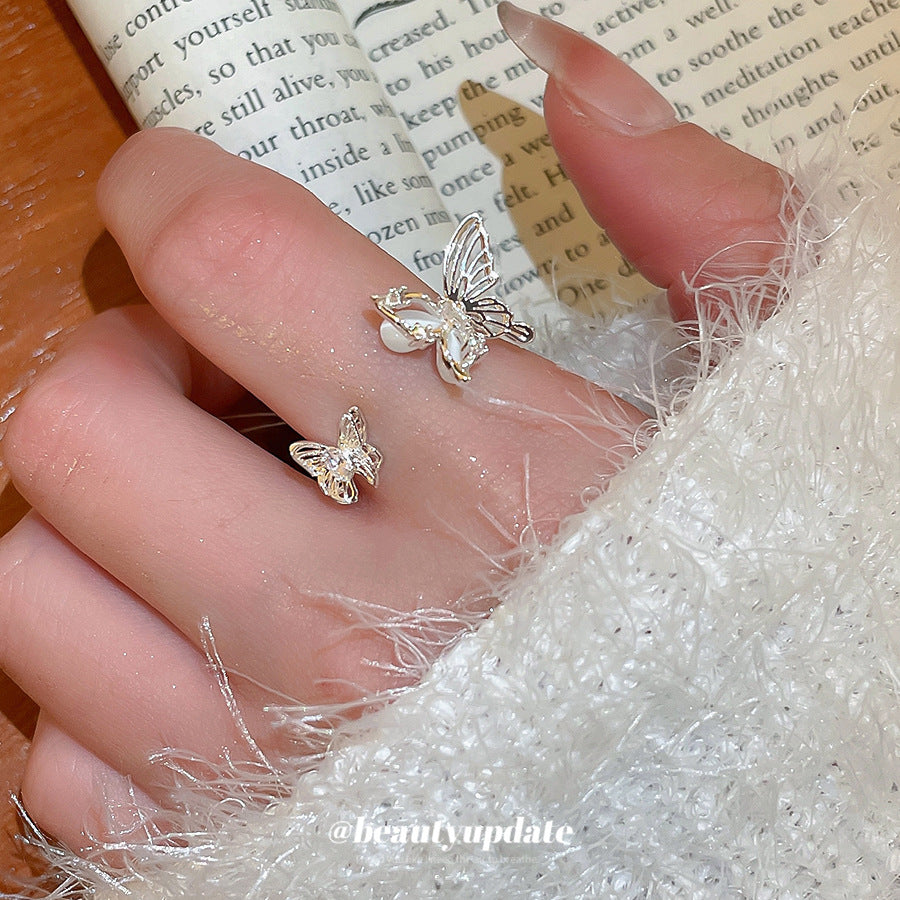 Anello in rame elegante e minimalista a forma di farfalla con finitura galvanica da donna