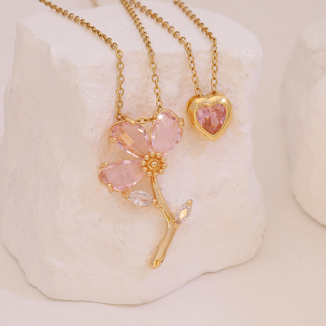 Fashionable Heart-Shaped Floral Water-Drop Leaf Pendant Necklace in Stainless Steel with Cubic Zirconia