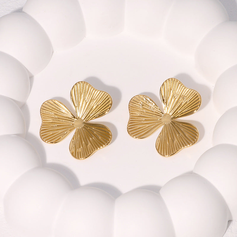 Orecchini a perno floreali minimalisti in acciaio inossidabile da donna con placcatura in oro, design unico e sobrio